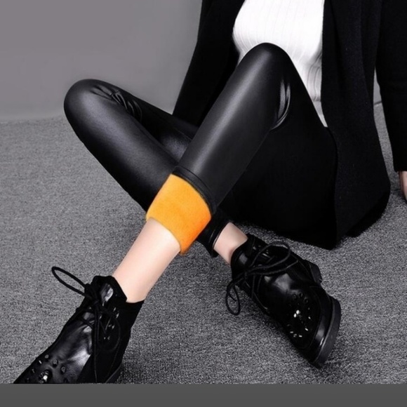 FLEECE LINED LEATHER LIQUID LEGGINGS - Picture 2 of 3